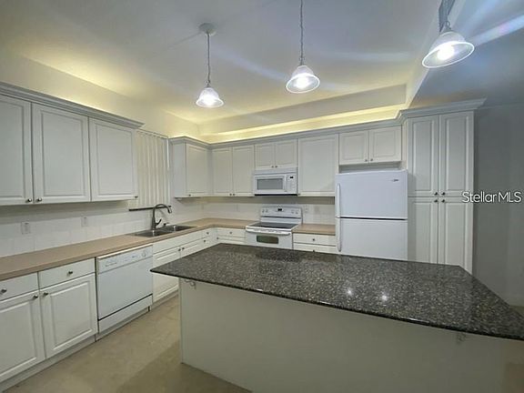 3rd image of 609 Elmhurst Ct #609