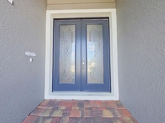 3rd image of 703 Calabria Way