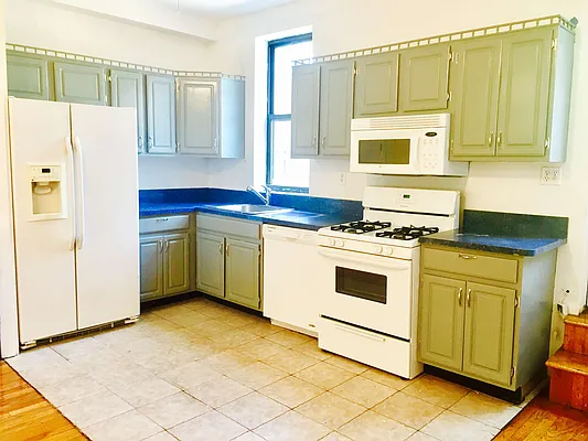 Rented by Remax Real Estate Professionals | media 26