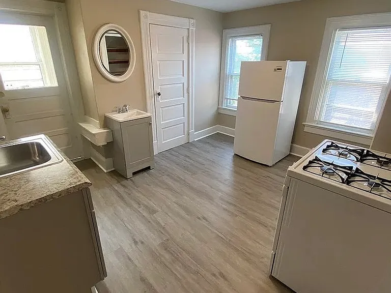 1720A N Astor St — Photo 2