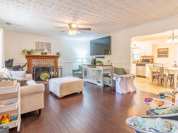 4th image of 210 Bernice Dr