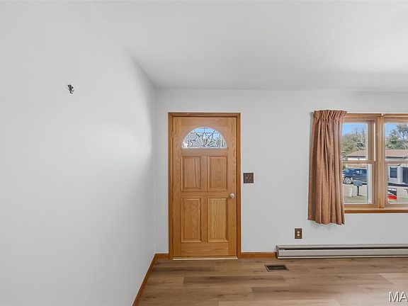 3rd image of 1008 S Jefferson St