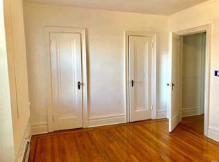 17121 Ashby Ave, Flushing, NY 11358