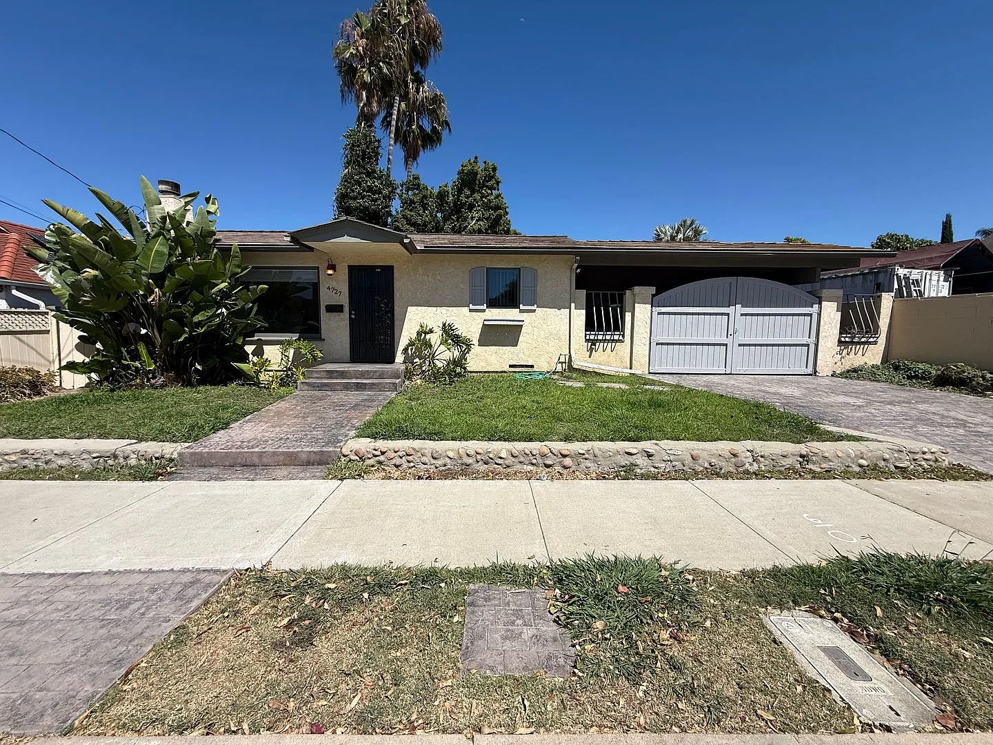 Amazing 3 Bedroom 2 Bath House in Best Neighborhood — Photo 2