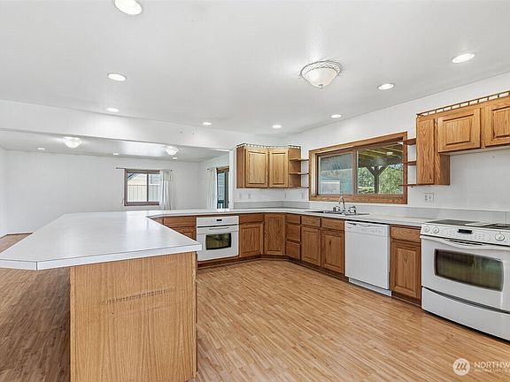 5th image of 156 Williams Avenue