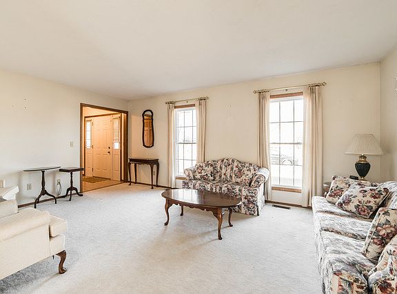 4th image of 1028 Berkshire Ct