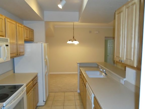 3rd image of 10075 N Gate Pkwy #1010