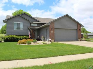 5701 S Chuck Dr, Sioux Falls, SD 57108