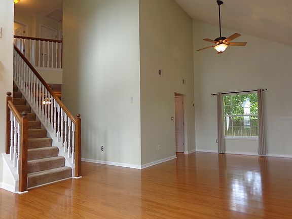 3rd image of 1084 Berkley Dr SE