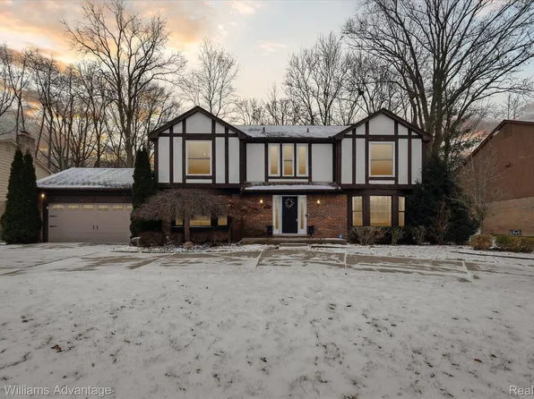 35109 Quaker Way, Farmington Hills, MI 48331