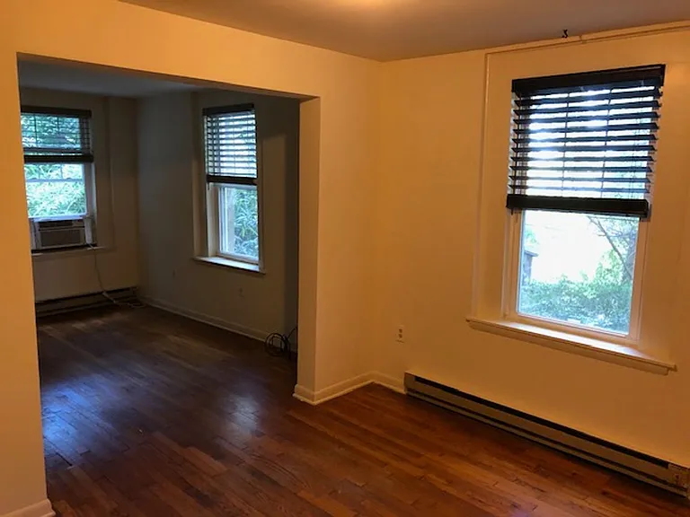 1912 Sulgrave Ave — Photo 11
