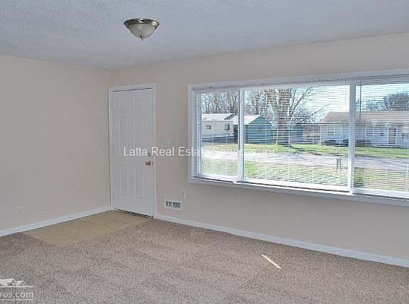 4th image of 10901 Bennington Ave