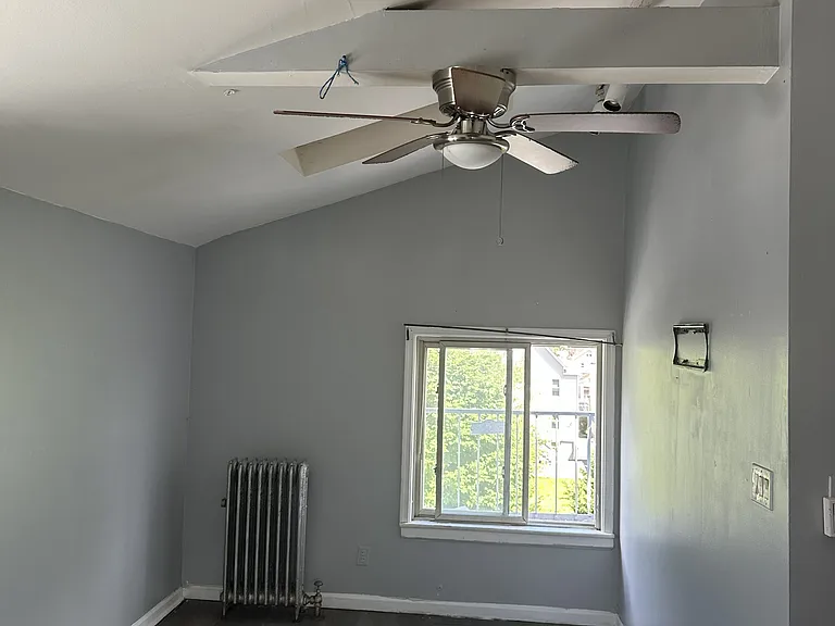 106 Rollinson St — Photo 12
