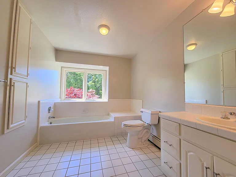345 Selby Ln — Photo 20