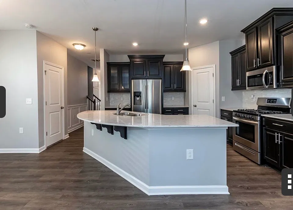 3 bed, 2.5 bath, 1700 sqft, $2,000 — Photo 3