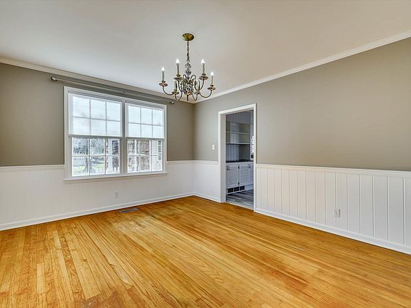 25th image of 134 Lake Bluff Drive