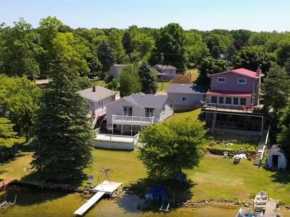 2205 Gray Rd, Lapeer, MI 48446