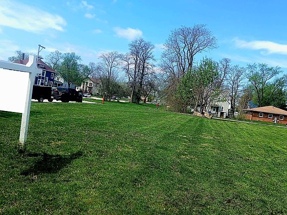 3rd image of 215 N Rosewood Ave