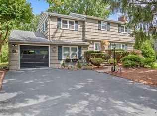 7247 Manlius Center Rd, East Syracuse, NY 13057