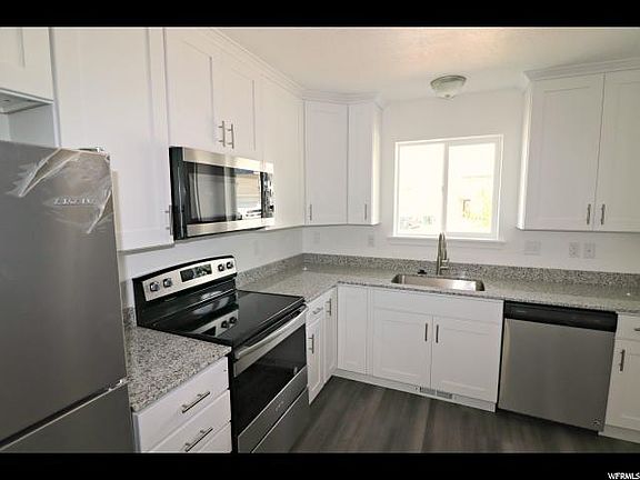 3rd image of 722 Ry Ln