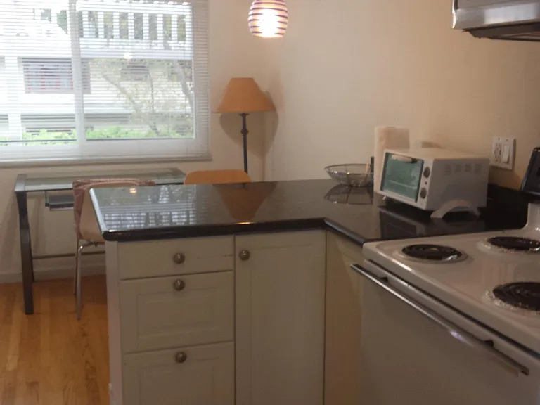 357 Hawthorne Ave #E — Photo 23