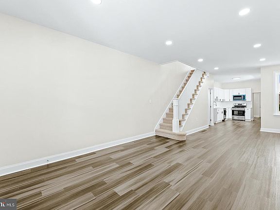 5th image of 2442 Duncan St