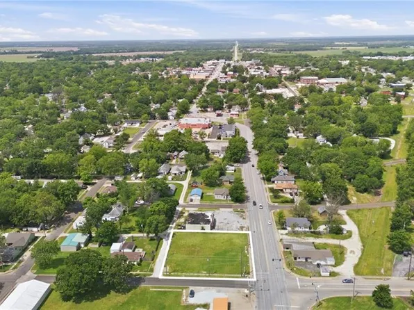 1119 East St, Iola, KS 66749