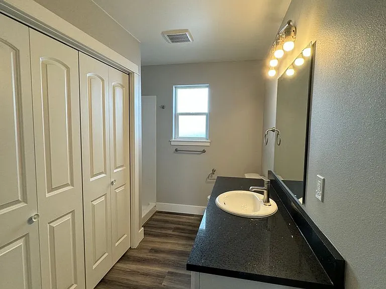 1720 NE Alameda Ave — Photo 15