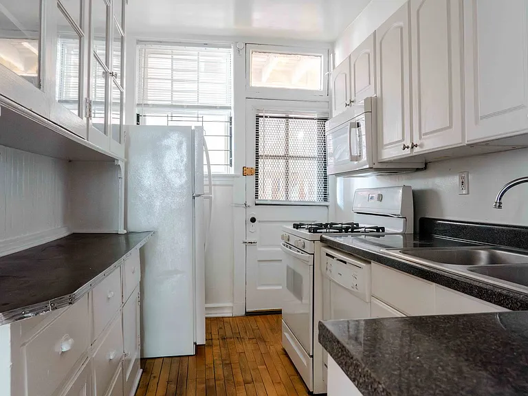3601-3605 N Janssen Ave #1420-1424 — Photo 9