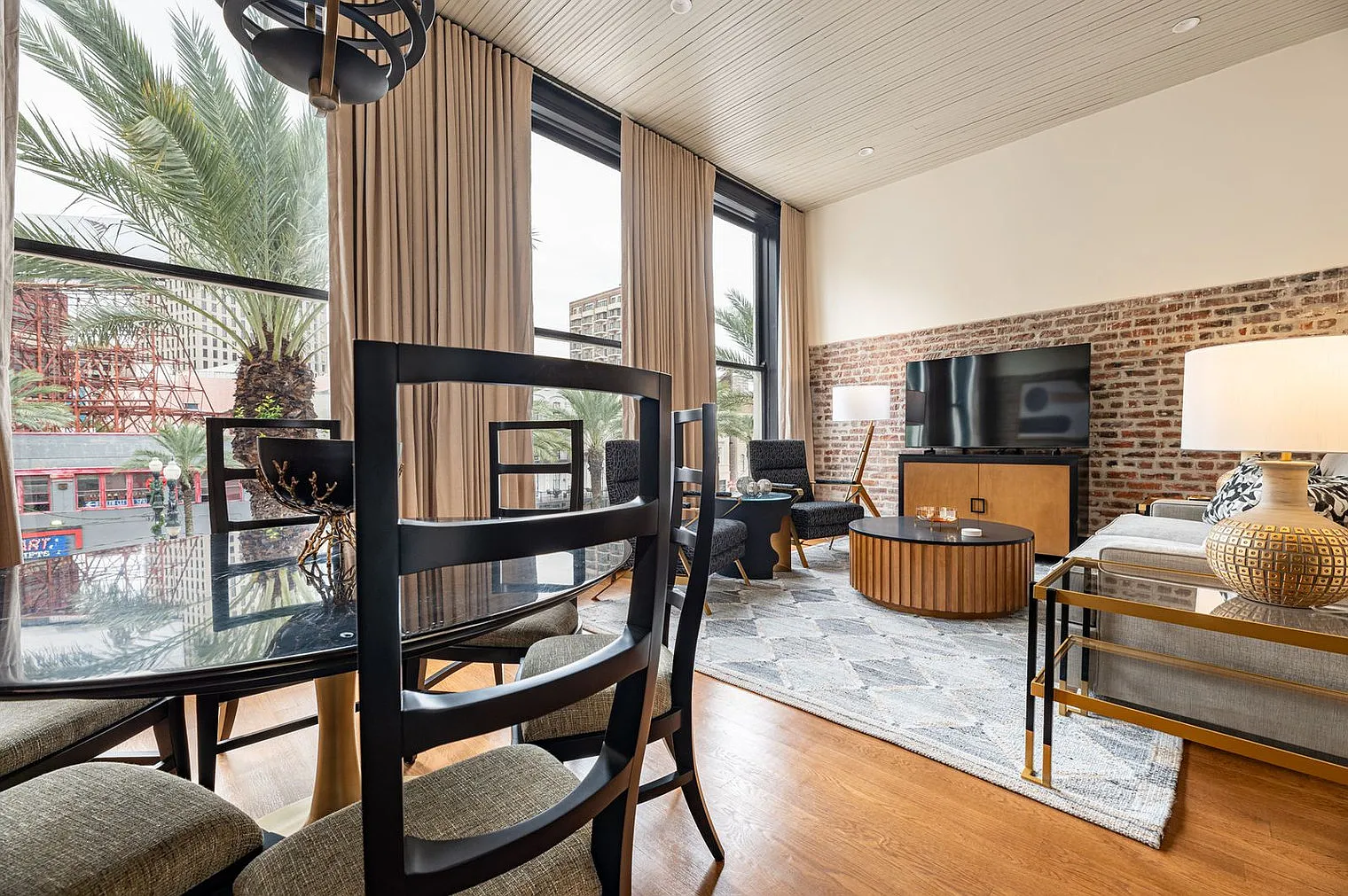 2 bed, 1.0 bath, 721 sqft, $5,745 — Photo 4