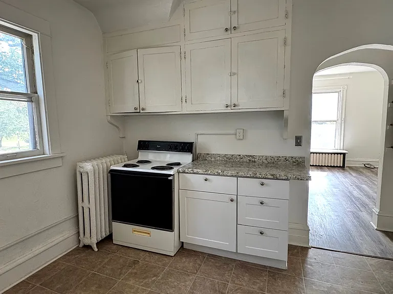 357 7th Ave S #4 — Photo 3