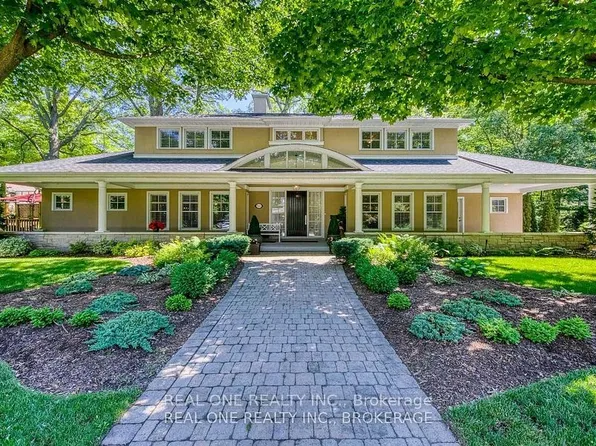 249 Poplar Dr, Oakville, ON L6J 4C7