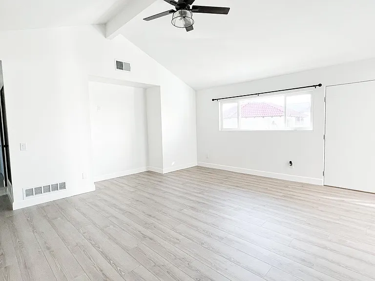 5759 Grand Ave — Photo 7
