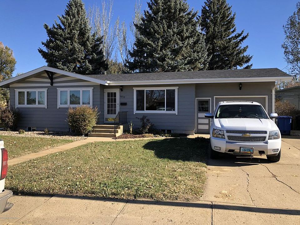 1st image of 1070 Foster Dr
