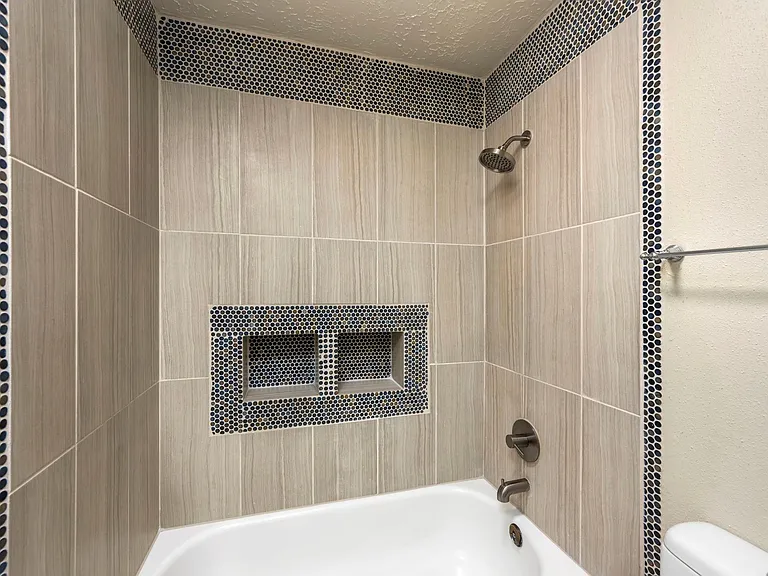 1915 Creek Valley Ln — Photo 16