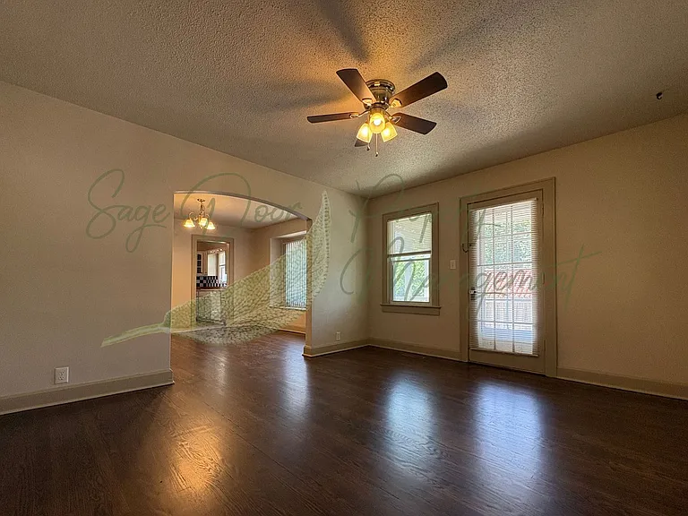 305 N Crysler Ave — Photo 5
