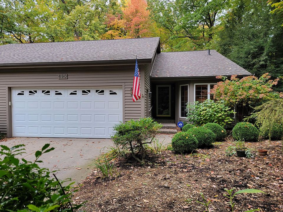 1st image of 690 Oakway Dr