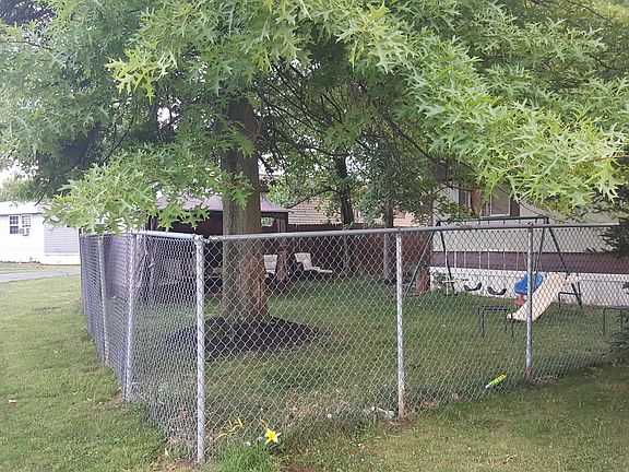 3rd image of 251 Honeybrook Cir