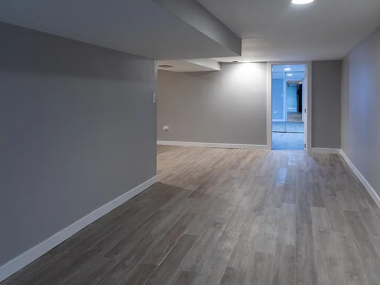 6621 S Langley Ave — Photo 8