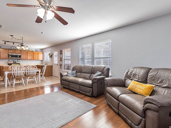 4th image of 5706 Sherbrooke Oak
