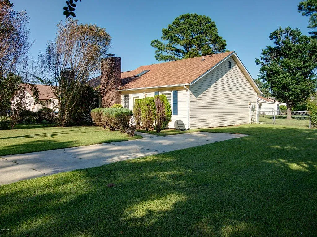 2 bed, 2.0 bath, 891 sqft, $1,100 — Photo 2