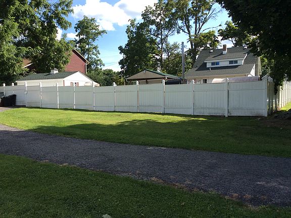 5th image of 110 Willow Ave