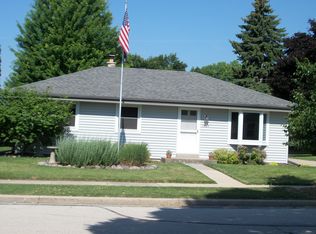 1904 Santa Barbara Dr, Waukesha, WI 53189