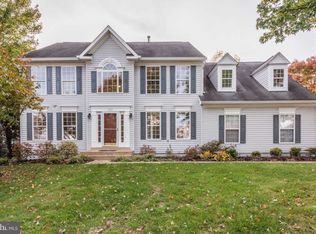 317 Oakcrest Manor Dr NE, Leesburg, VA 20176