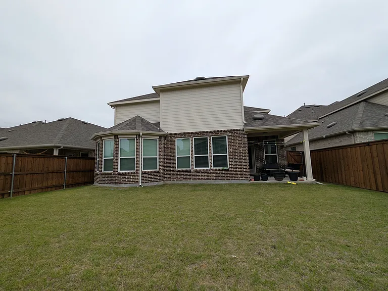 1528 Woodhaven Dr — Photo 23