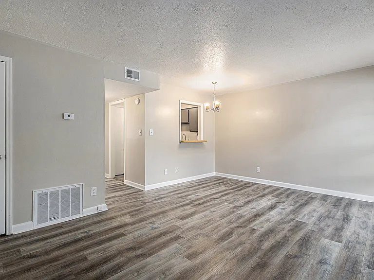 Red Top Apartments — Photo 2