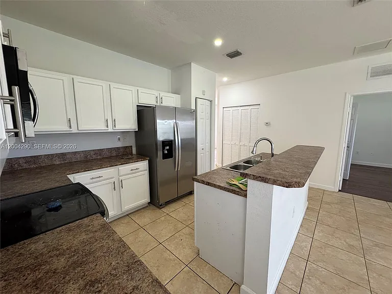 2356 NE 3rd Ct — Photo 8