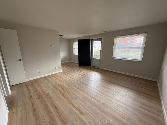 3rd image of 335 W Jefferson St #335