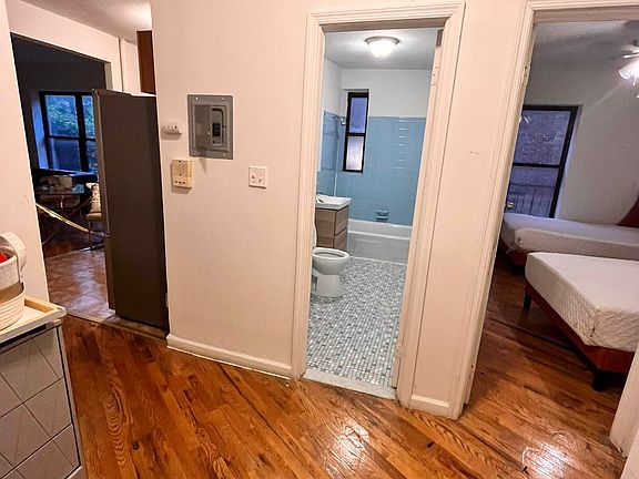 4th image of 476 Clinton Ave APT 3E