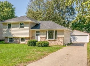 4012 78th St, Urbandale, IA 50322